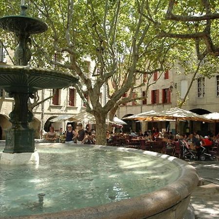 Chez Louis De Uzes Apartment Bagian luar foto