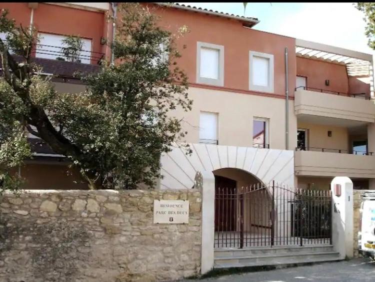 Chez Louis De Uzes Apartment Bagian luar foto