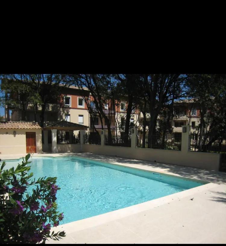 Chez Louis De Uzes Apartment Bagian luar foto