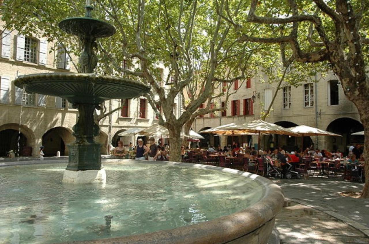 Chez Louis De Uzes Apartment Bagian luar foto