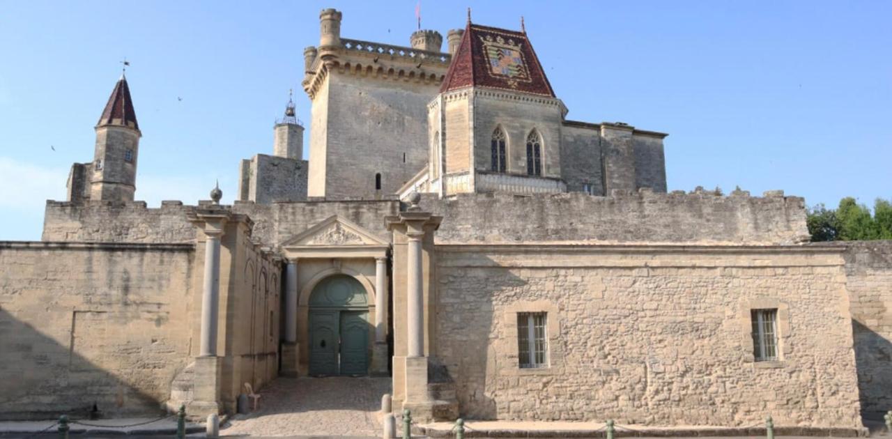 Chez Louis De Uzes Apartment Bagian luar foto